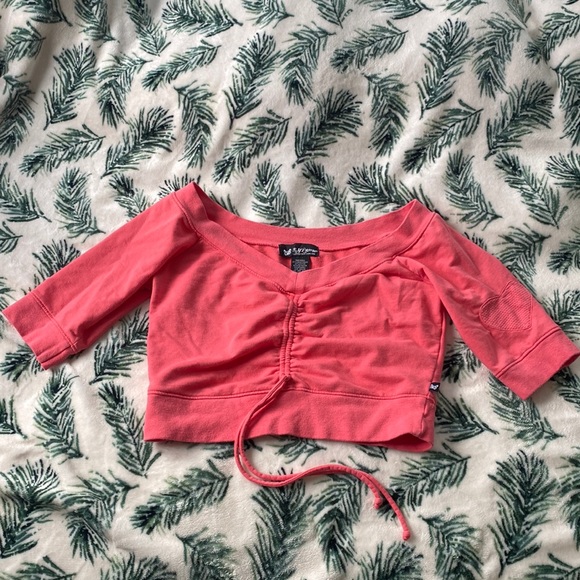 Short sleeve pink crop top, cute and unique - Picture 3 of 7